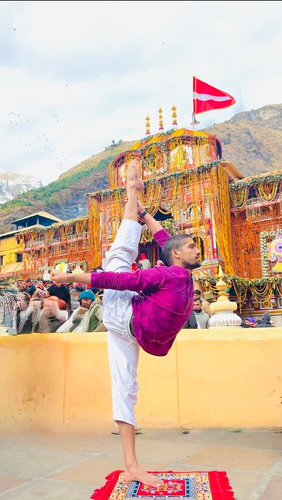 Bakasana at Badrinath